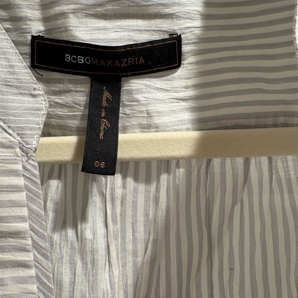 BCBG Maxazira Pinstripe V-Neck Dress Size 6 - Picture 6 of 9